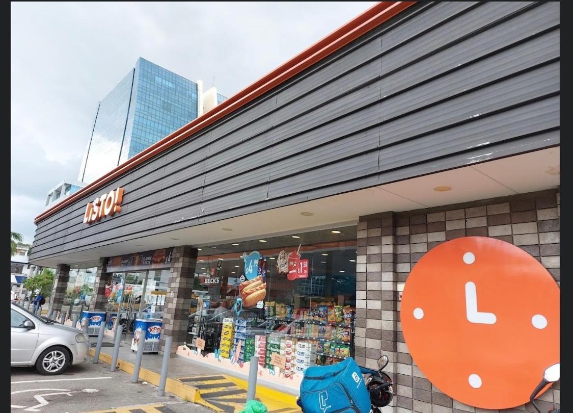Mega Suite Junto Al San Marino Shopping جواياكيل المظهر الخارجي الصورة